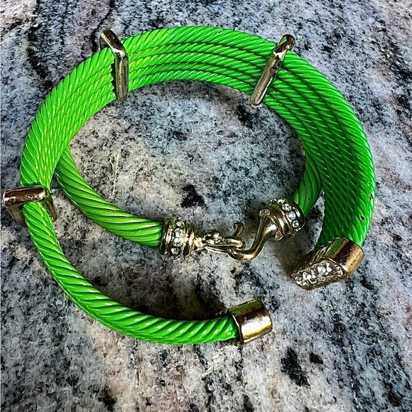 The Unbranded Brand Jewelry - Vibrant Green Cable Bracelet with Silver Detailing